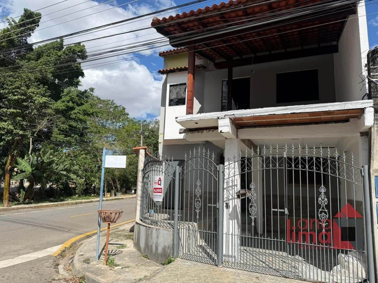 Casa de 2 andares com 2 quartos e 2 banheiro,sala e cozinha